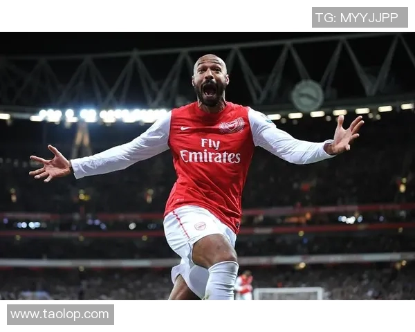 足球球星的传奇之路：从青涩少年到全球偶像的成长故事