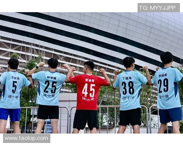 国足球衣的设计与文化传承探讨如何提升球队形象与球迷认同感